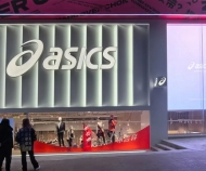 智彩LED顯示屏助力ASICS亞瑟士重慶大融城店“龍”重登場！